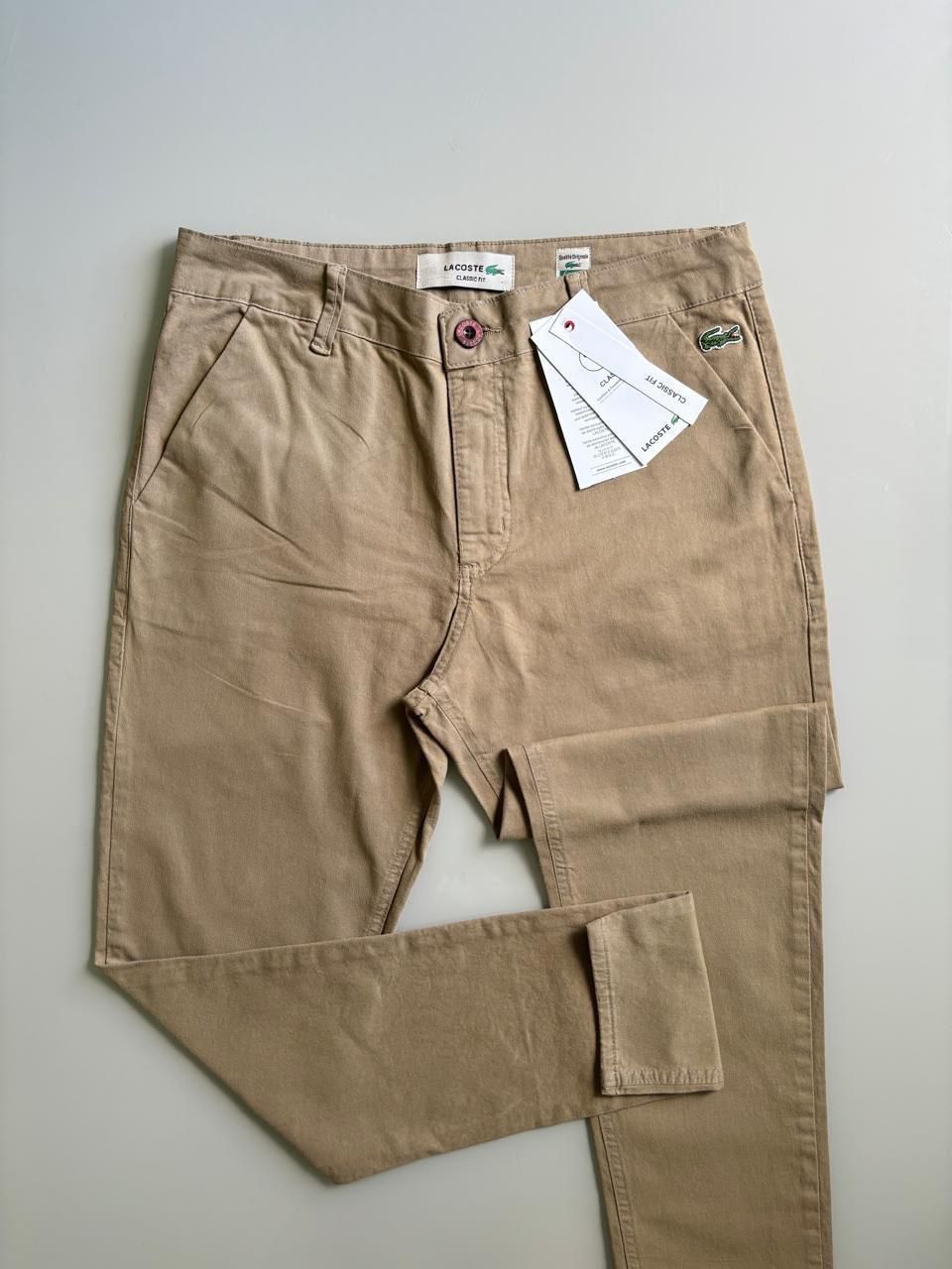 Calça Lacoste de Sarja Stretch Slim Fit - Caqui